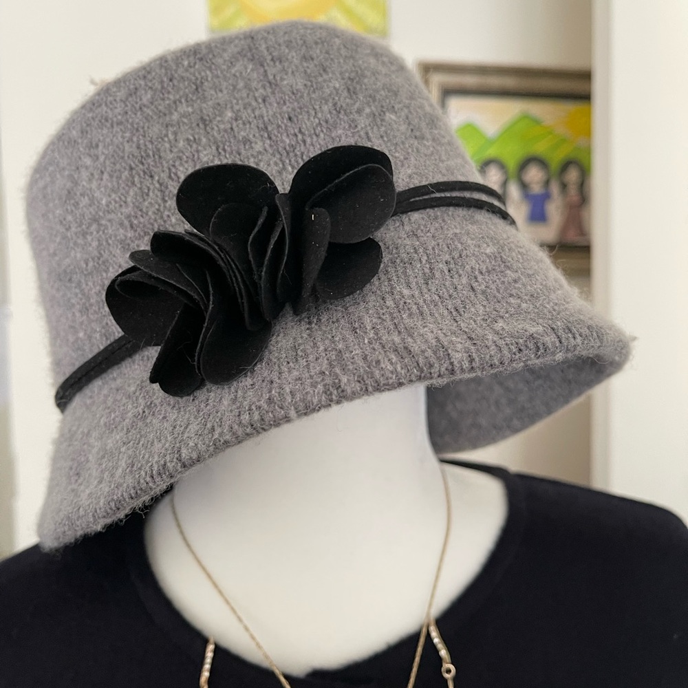 Grey Cloche 1920 style hat - well made